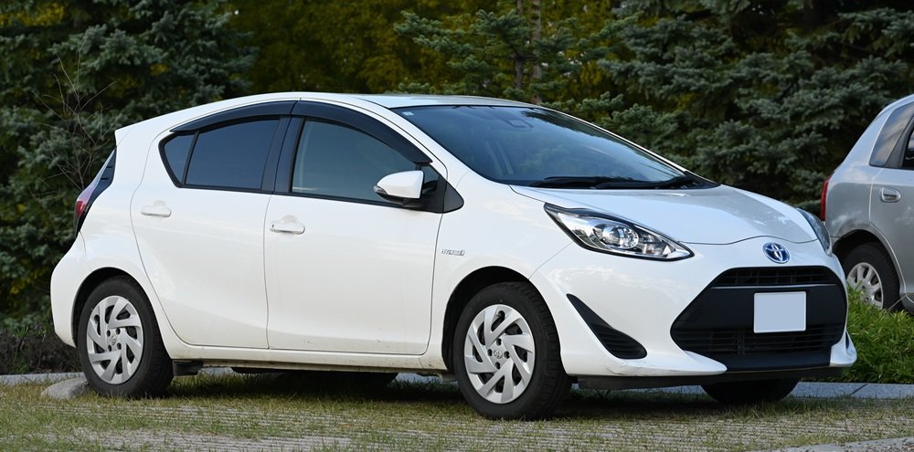 Why Should You Choose the Toyota Aqua Hybrid?